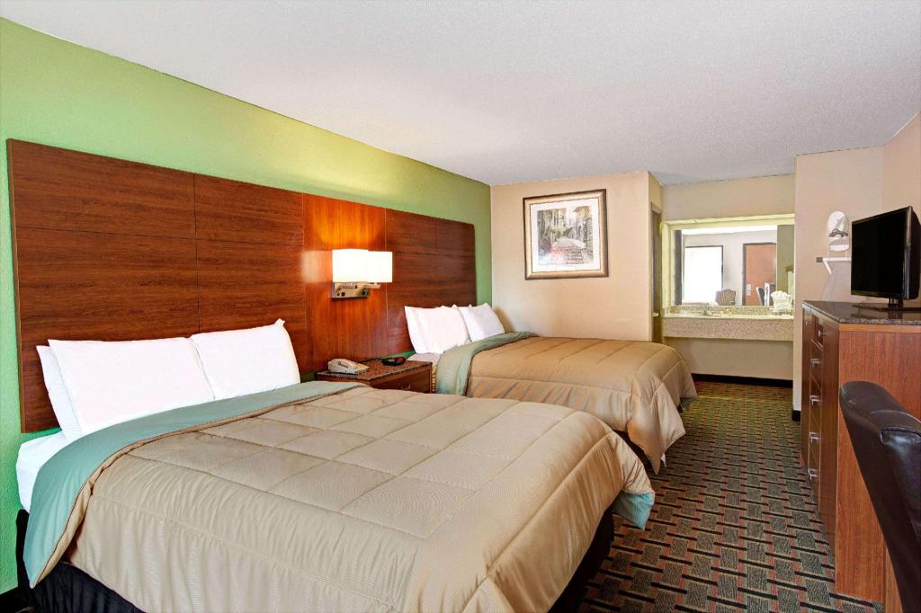 Days Inn by Wyndham Conover-Hickory Main image 2